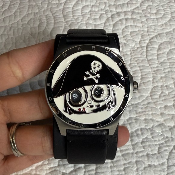 Marc Jacobs Silver and Black Skull Pirate Watch - Picture 3 of 12